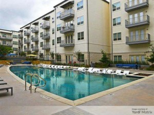 Exterior shot featuring The Louis Las Colinas, a multifamily community in Irving, Texas.