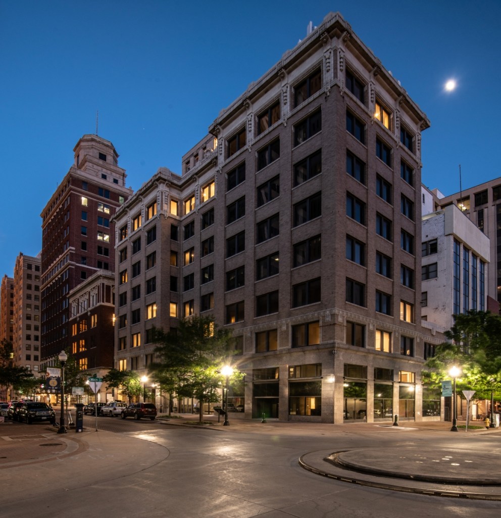 an exterior image of the Sinclair Building in downtown Tulsa
