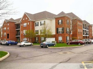 Exterior shot of Olde Towne University Square, a student housing property in Toledo, Ohio.